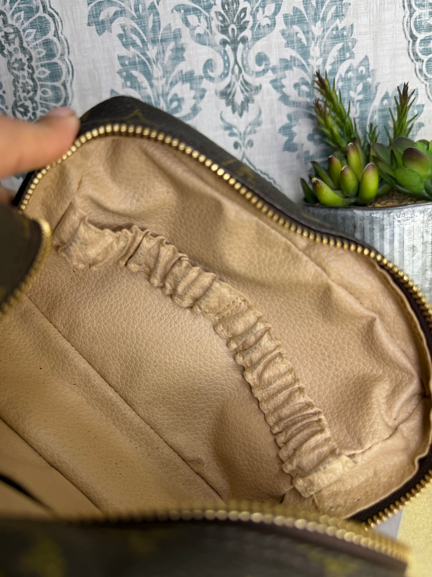Louis Vuitton Trousse 18