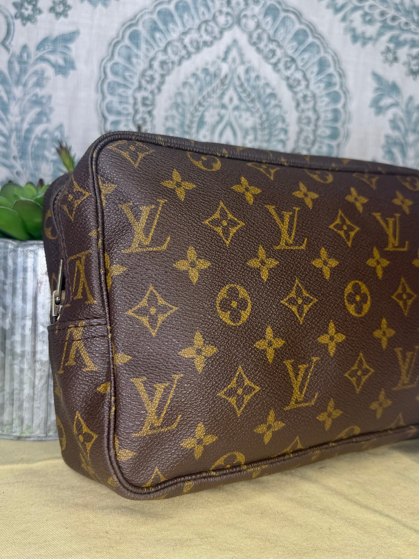 Louis Vuitton Trousse 28