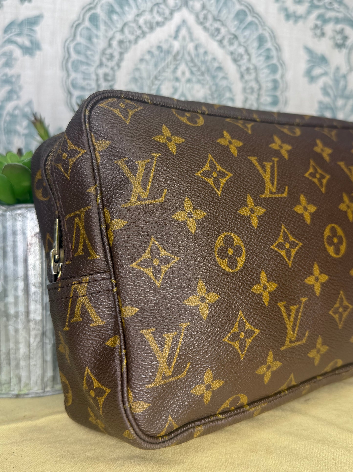 Louis Vuitton Trousse 28
