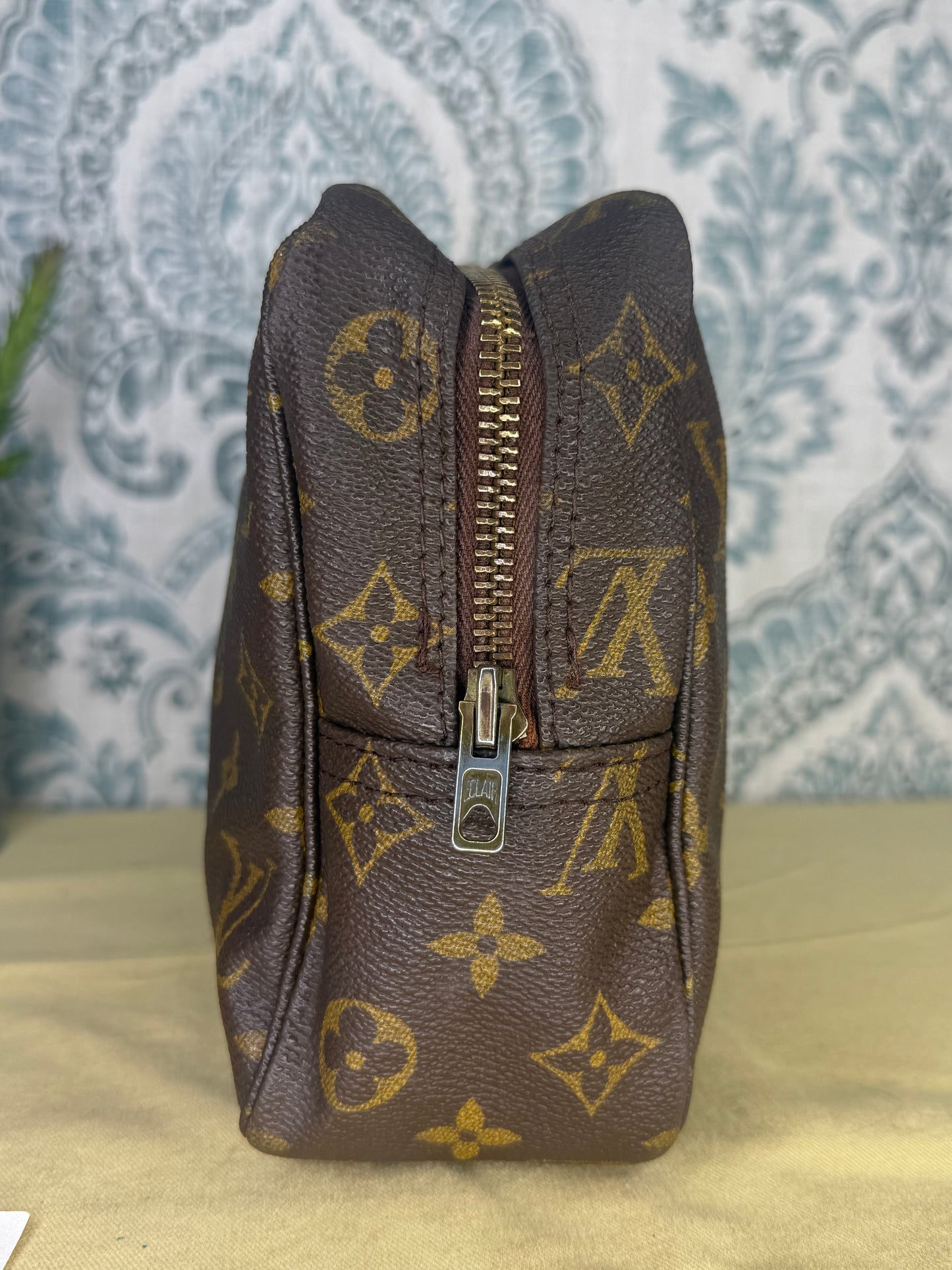 Louis Vuitton Trousse 28