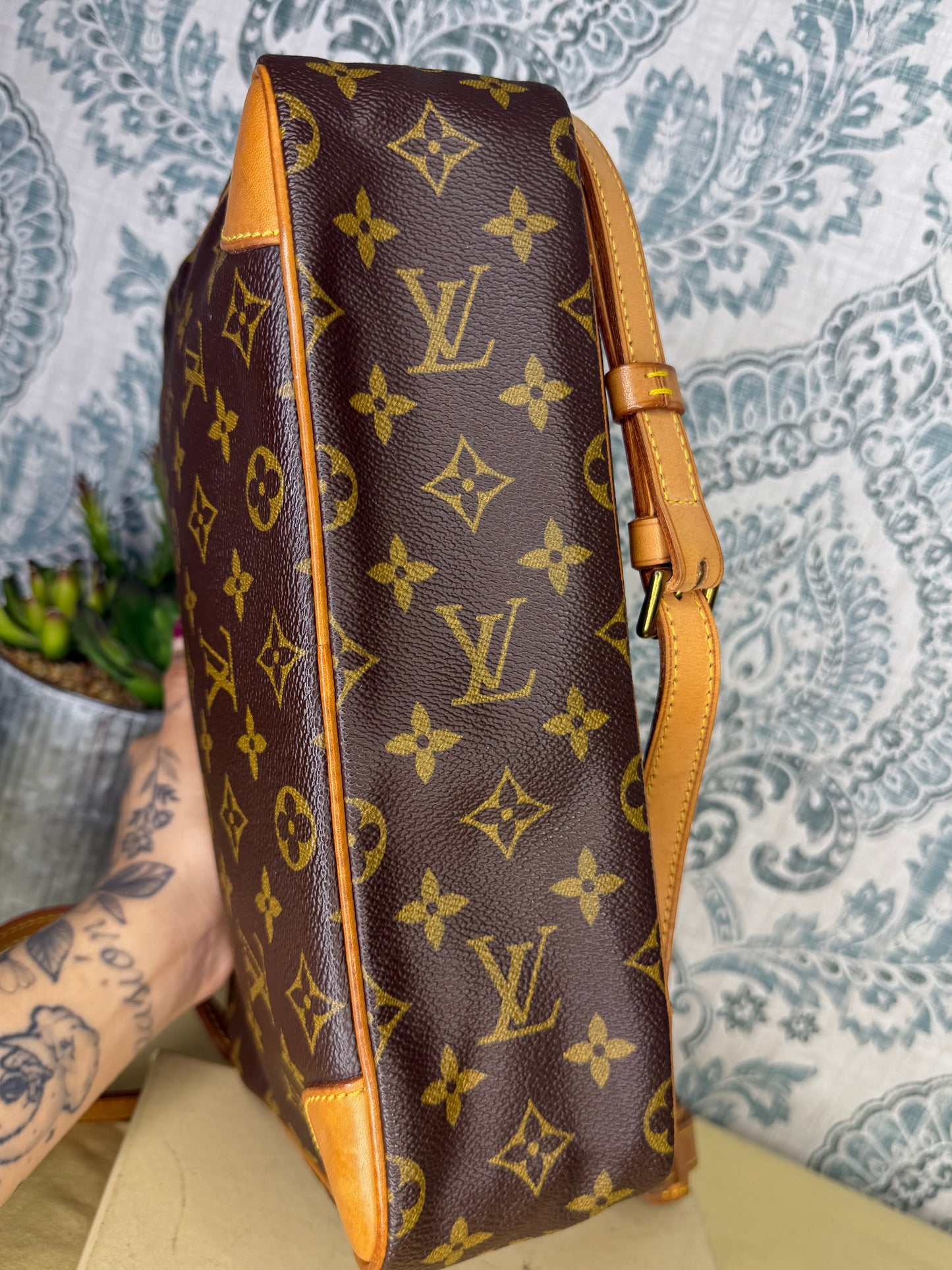 Louis Vuitton Trocadero 30