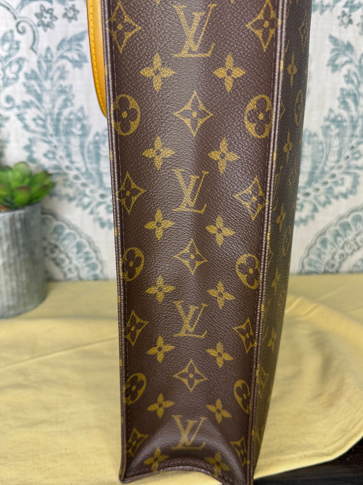 Louis Vuitton Sac Plat