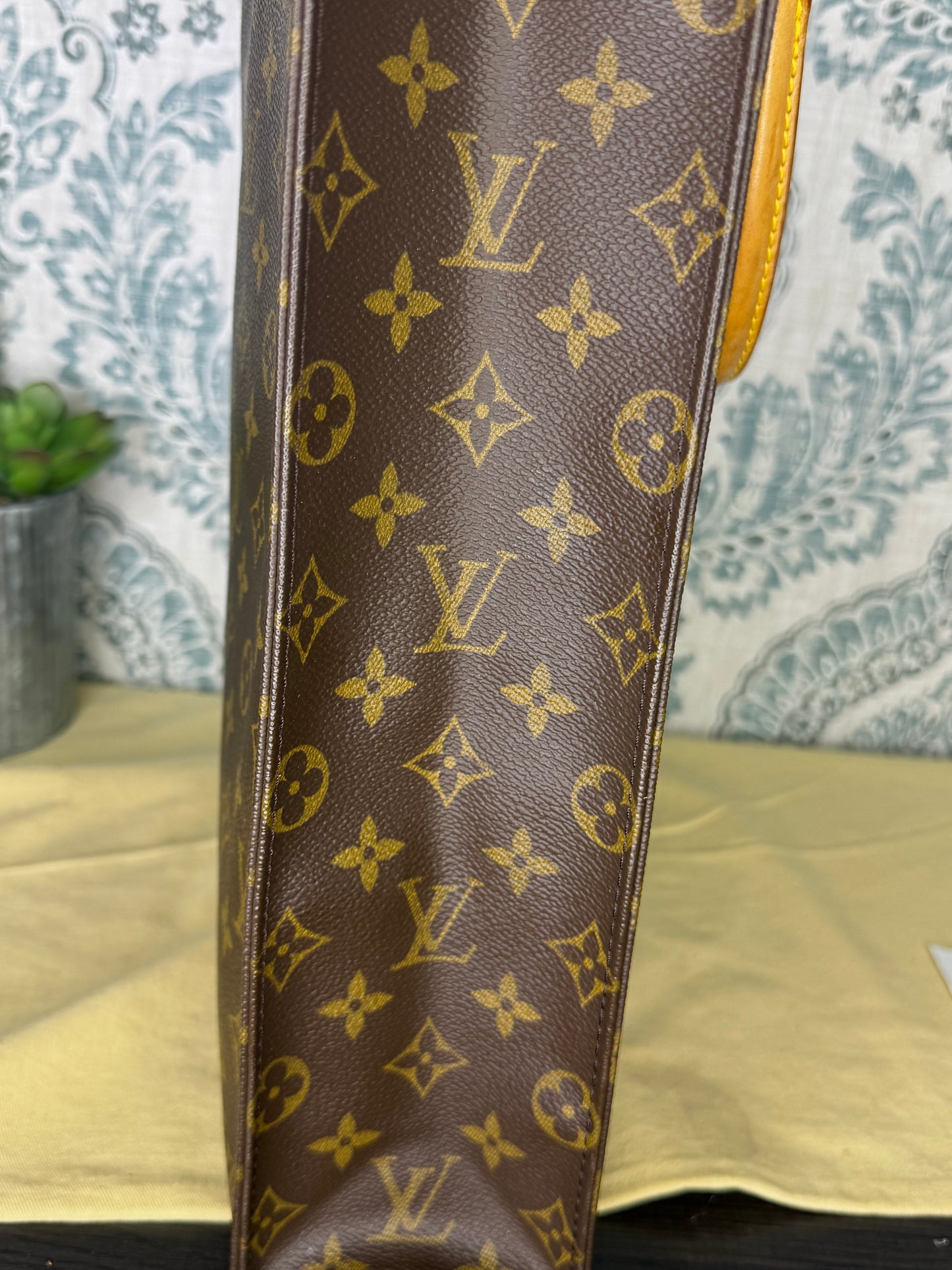 Louis Vuitton Sac Plat