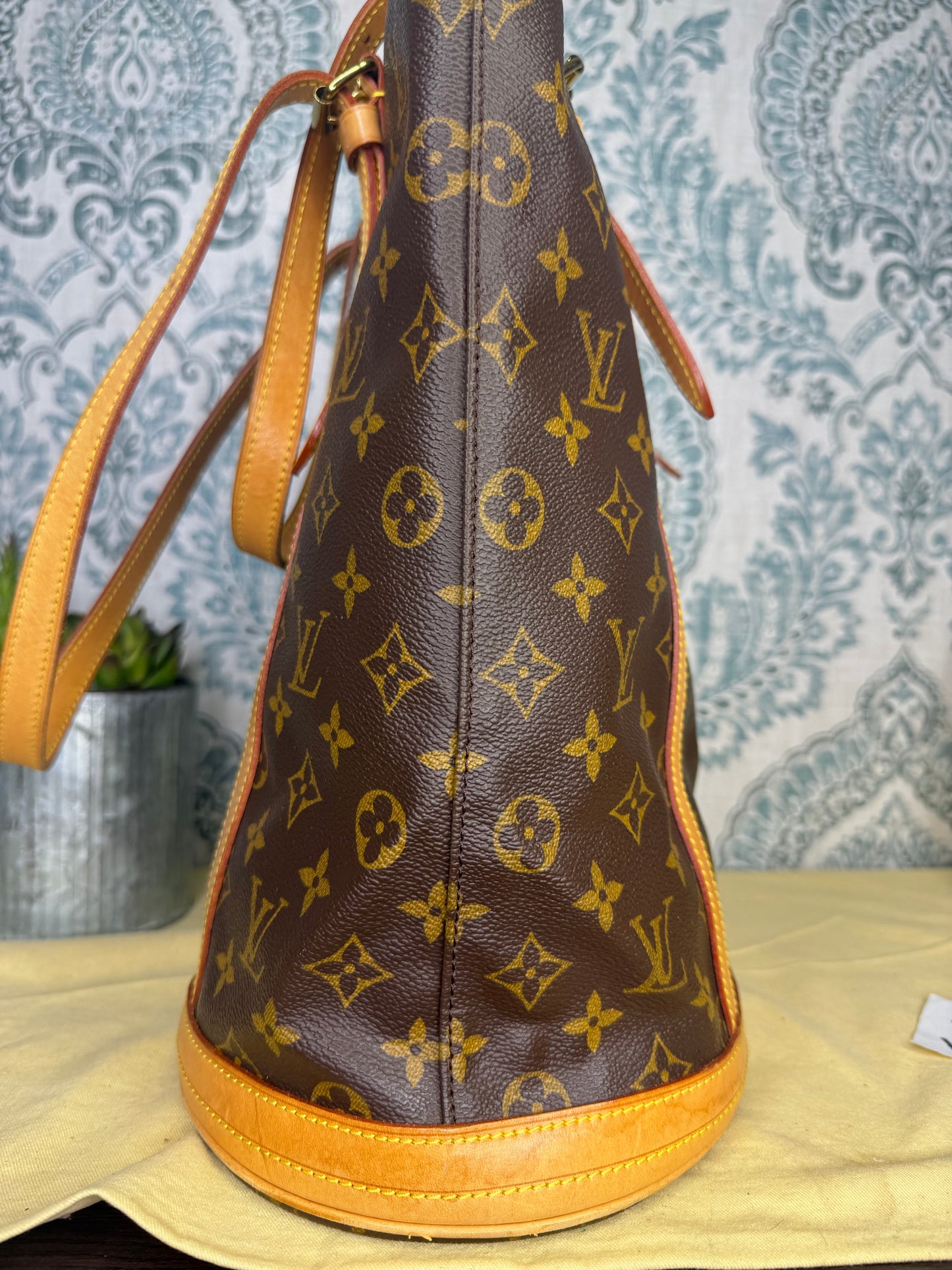 Louis Vuitton Bucket GM #1