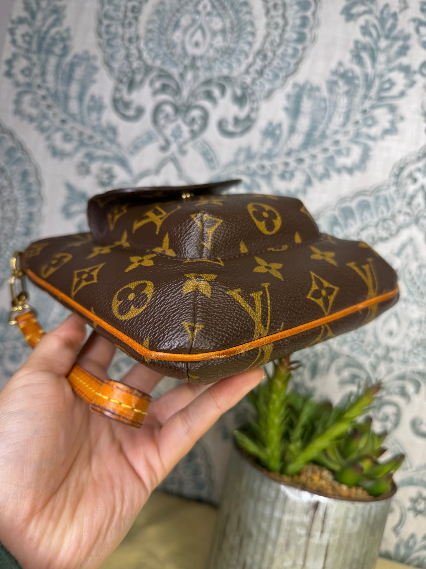 Louis Vuitton Partition Wristlet