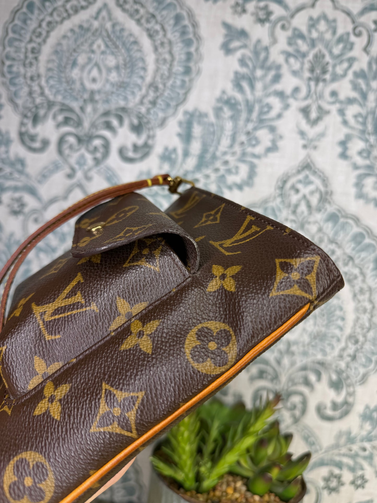 Louis Vuitton Partition Wristlet