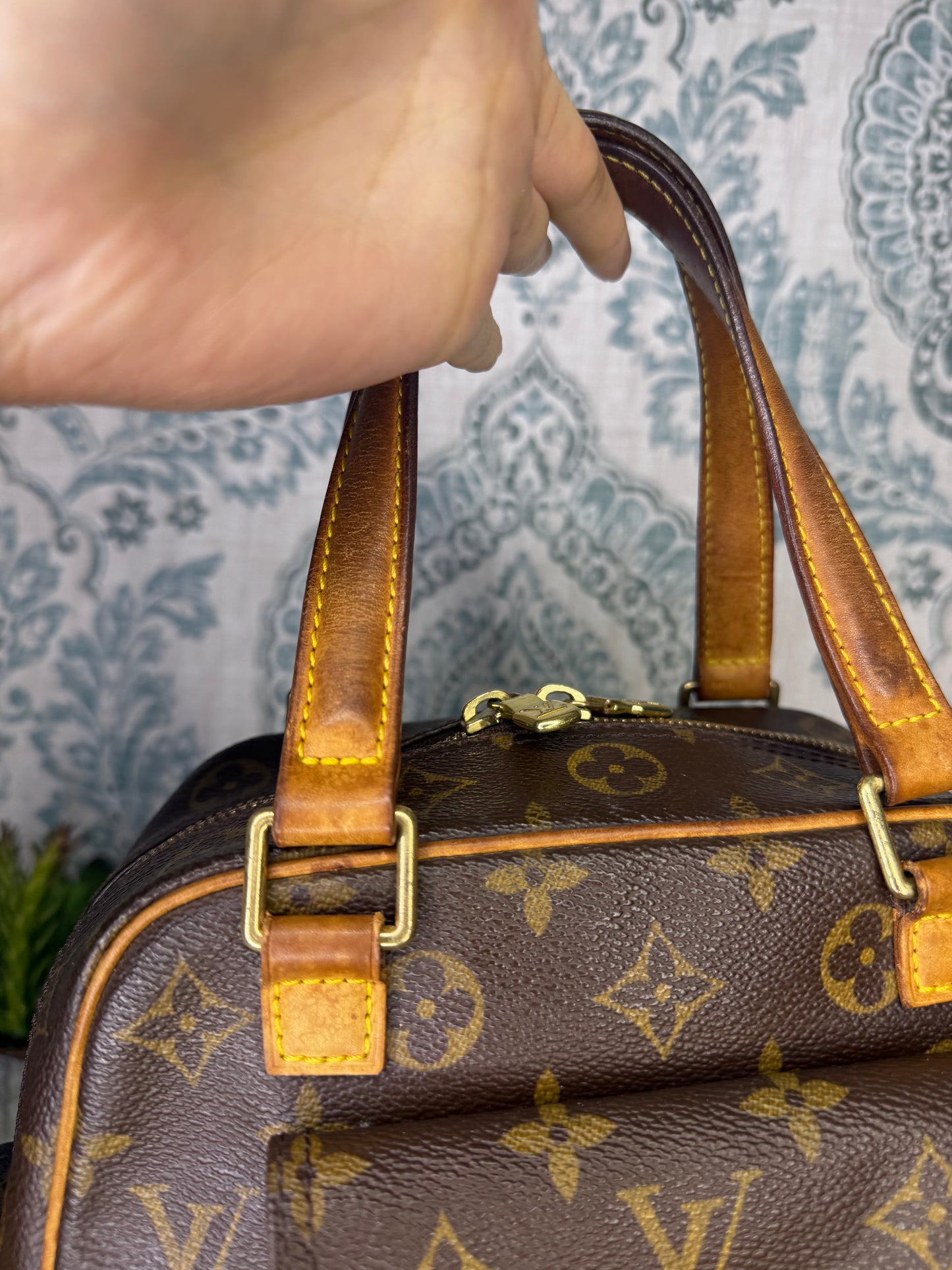 Louis Vuitton Excentri Cite Handbag