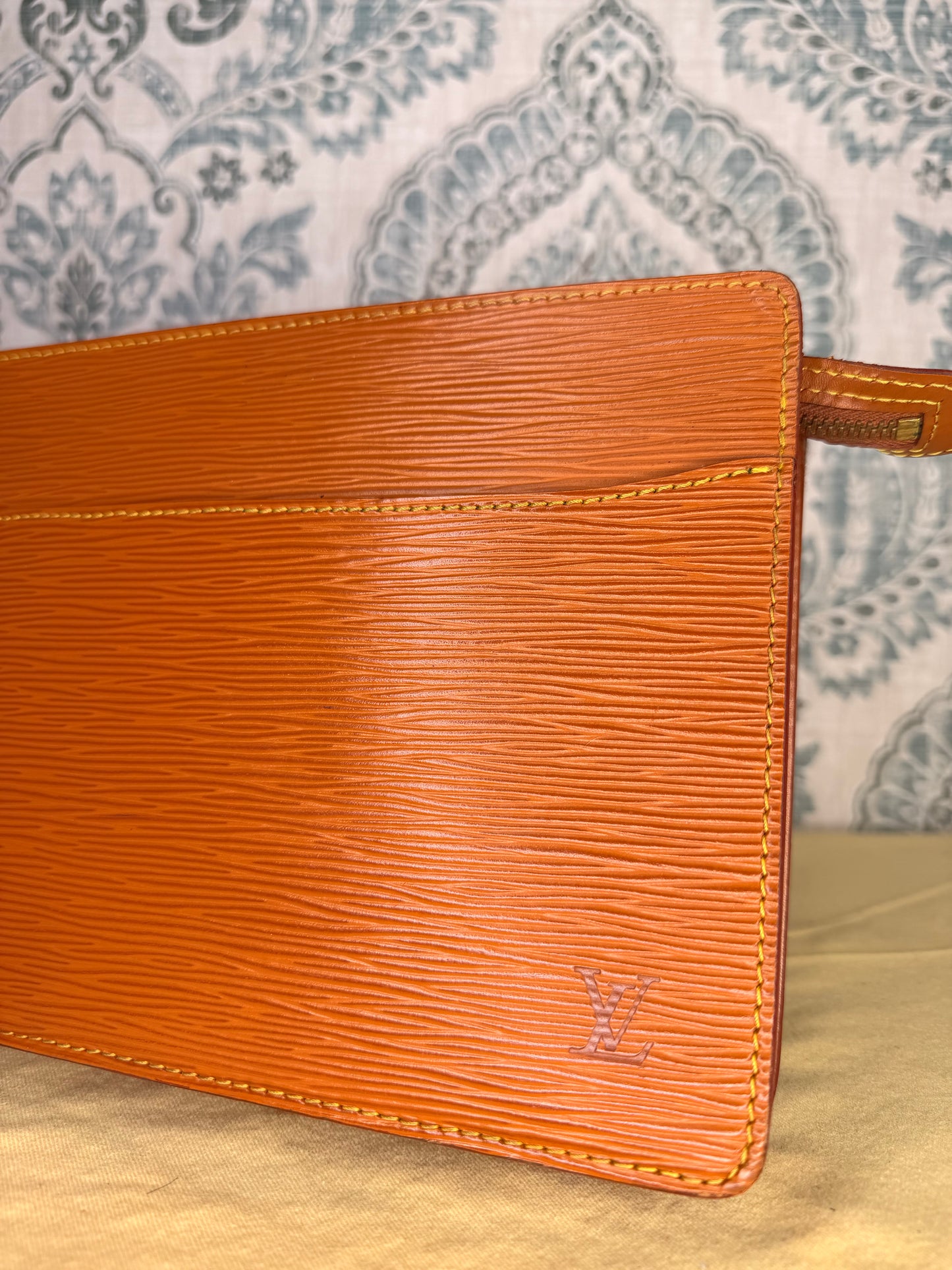 Louis Vuitton Pochette Epi Gold Homme Clutch