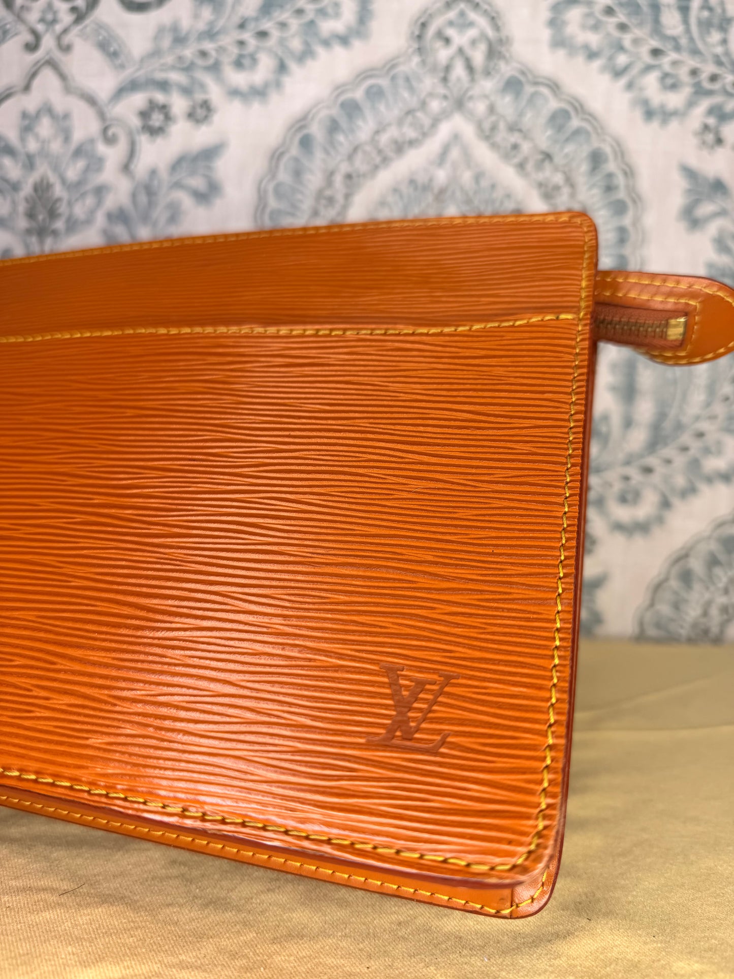 Louis Vuitton Pochette Epi Gold Homme Clutch