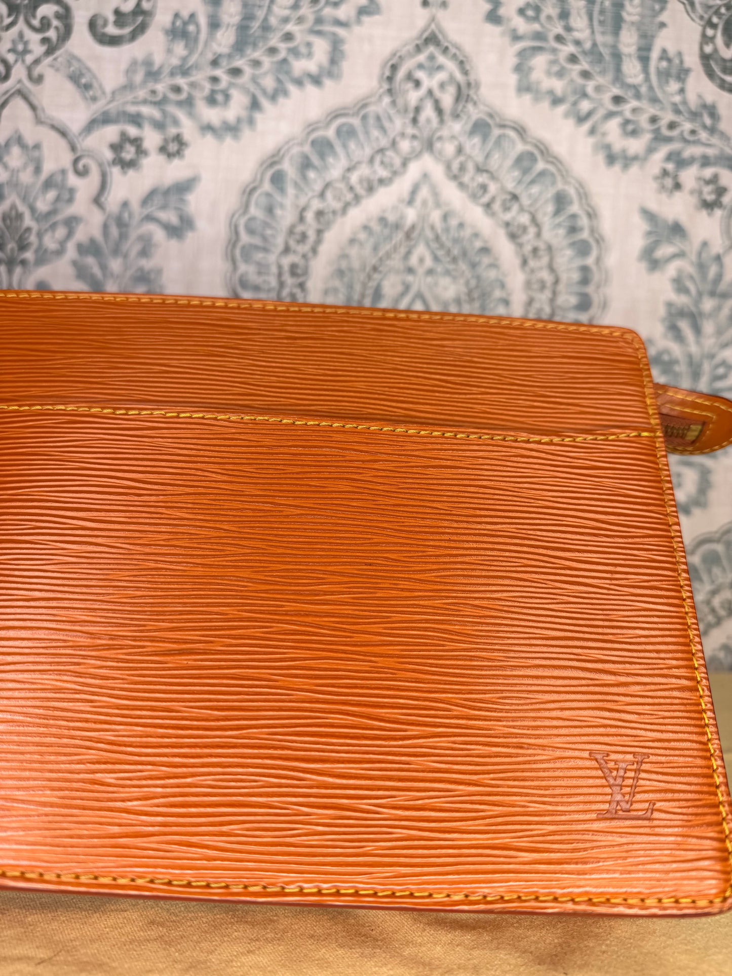 Louis Vuitton Pochette Epi Gold Homme Clutch