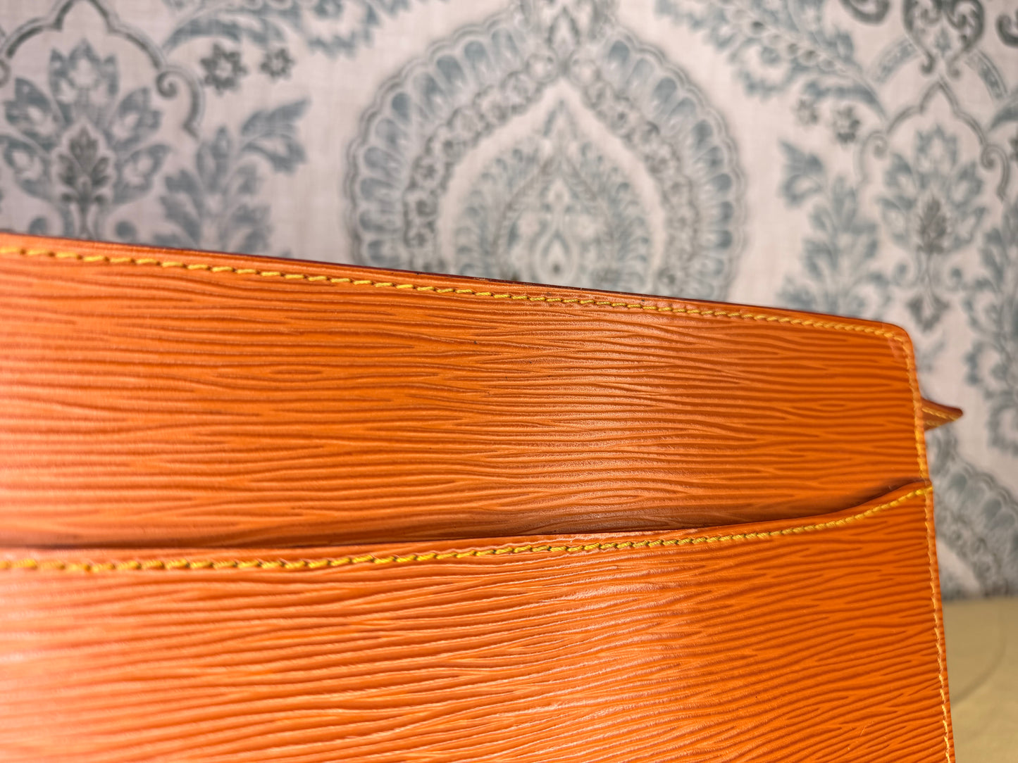 Louis Vuitton Pochette Epi Gold Homme Clutch