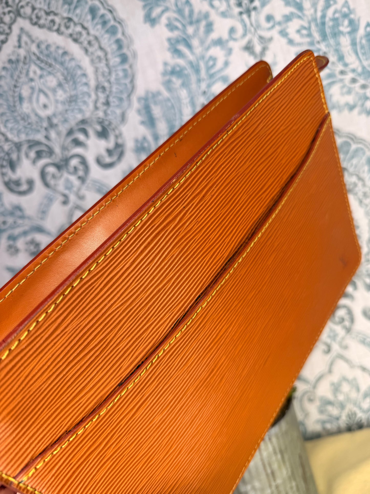 Louis Vuitton Pochette Epi Gold Homme Clutch