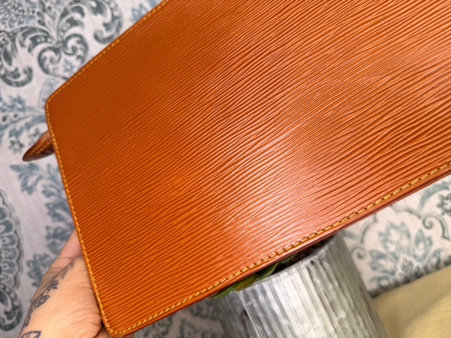 Louis Vuitton Pochette Epi Gold Homme Clutch