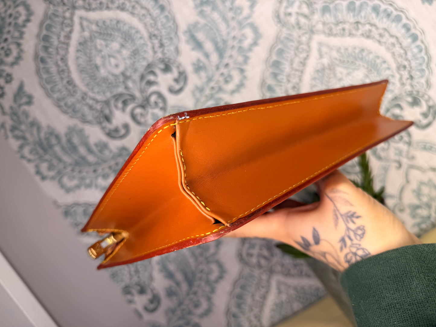 Louis Vuitton Pochette Epi Gold Homme Clutch