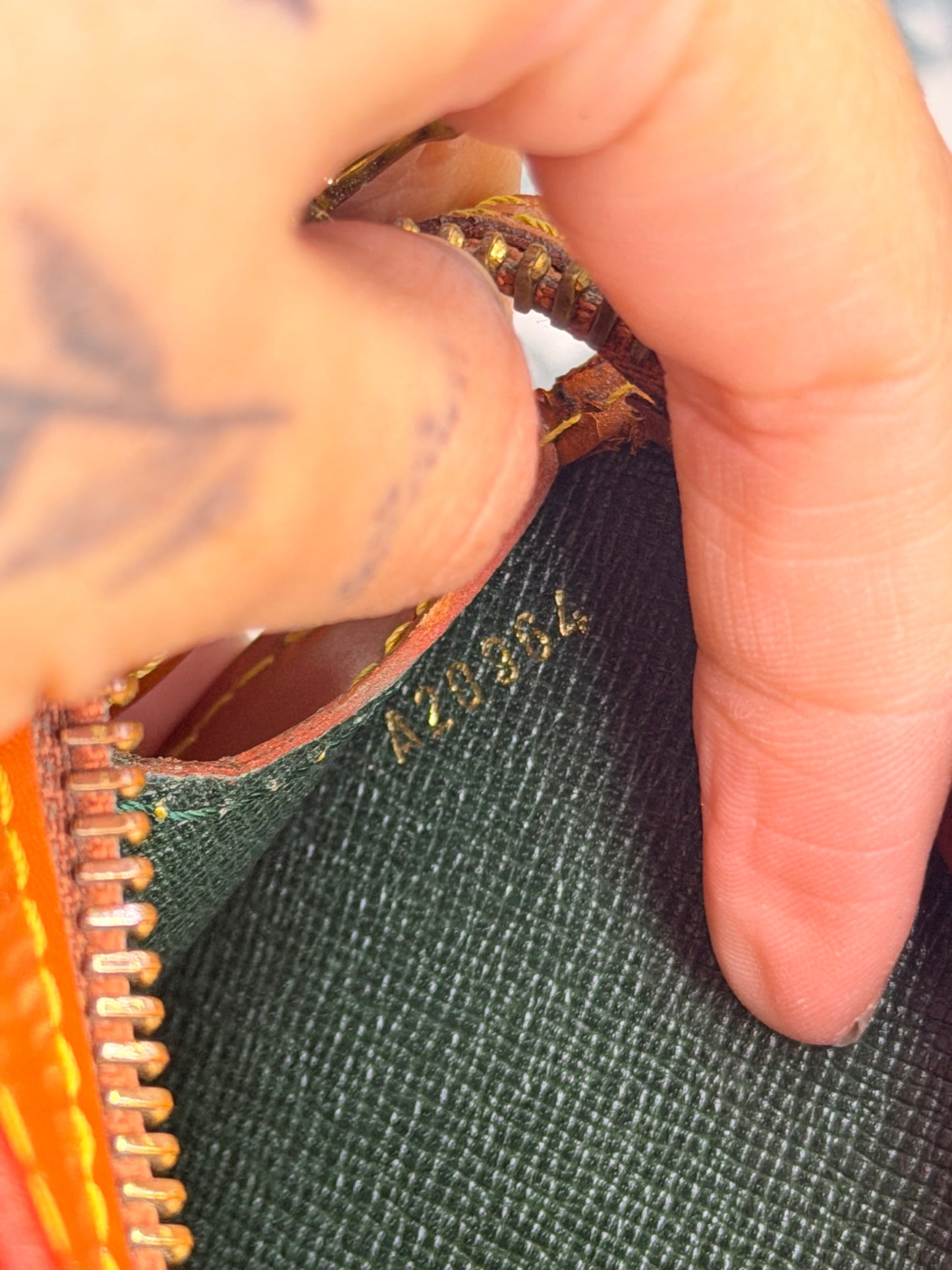 Louis Vuitton Pochette Epi Gold Homme Clutch