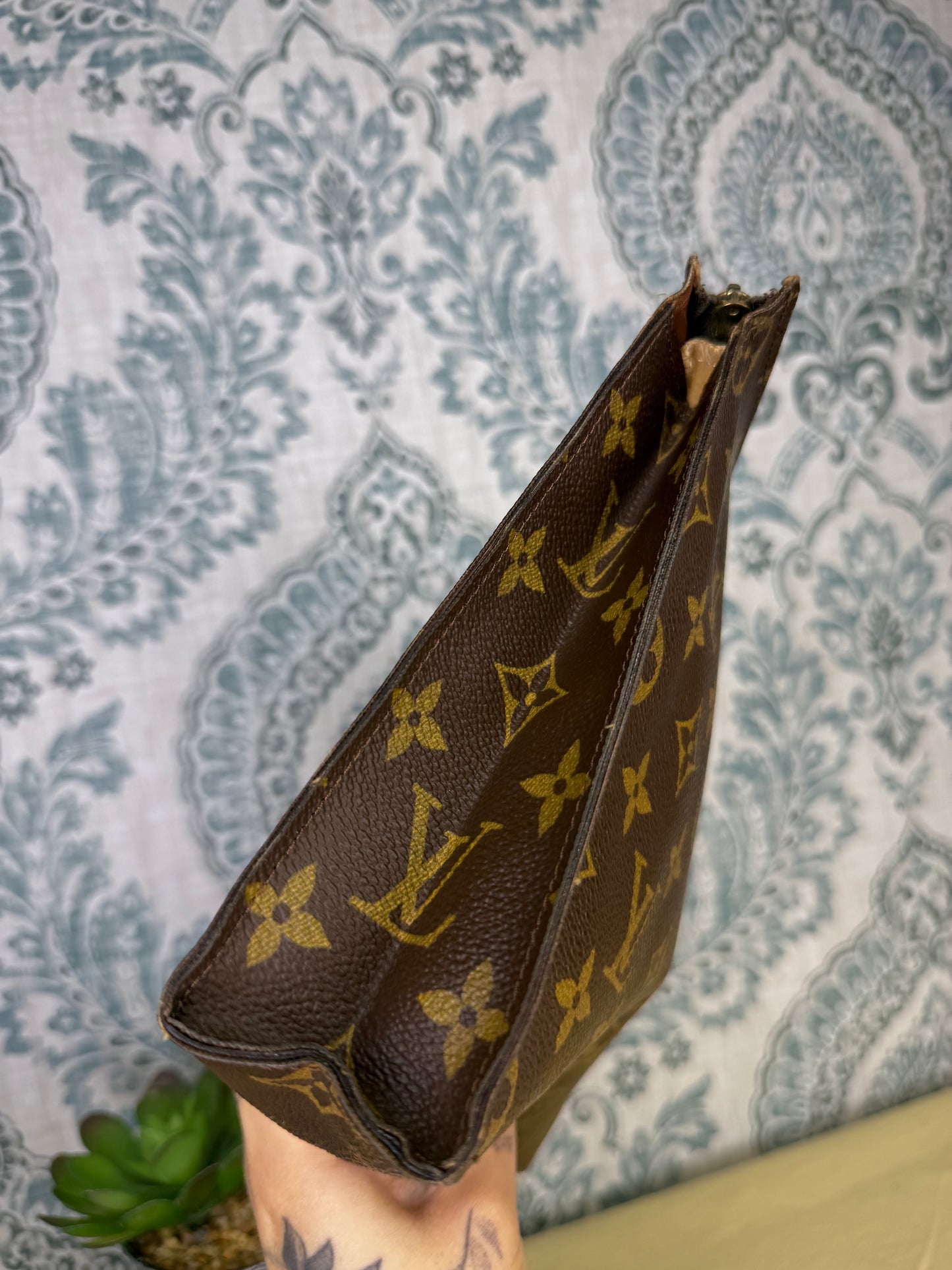 Louis Vuitton Monogram Toiletry 26