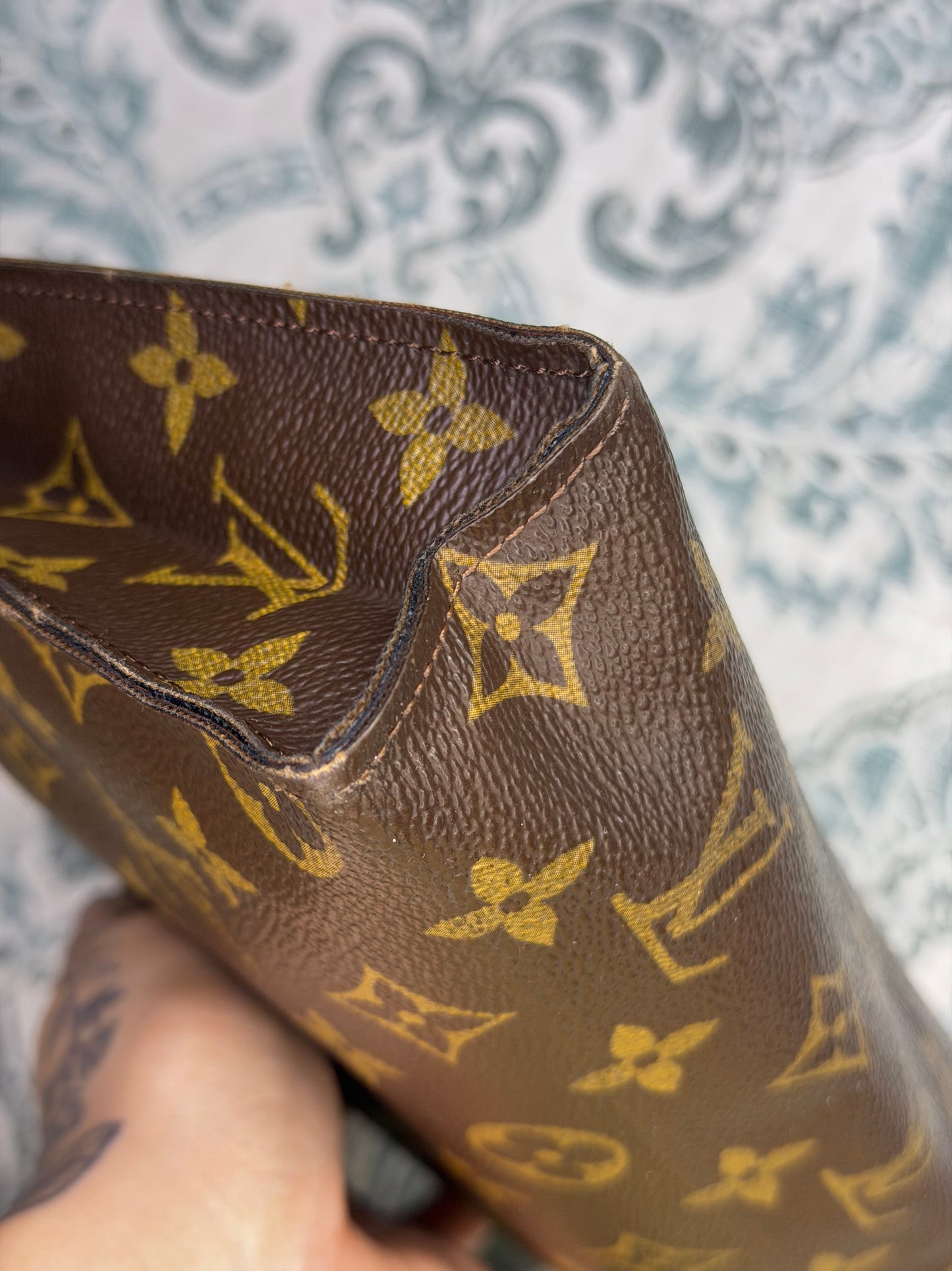 Louis Vuitton Monogram Toiletry 26