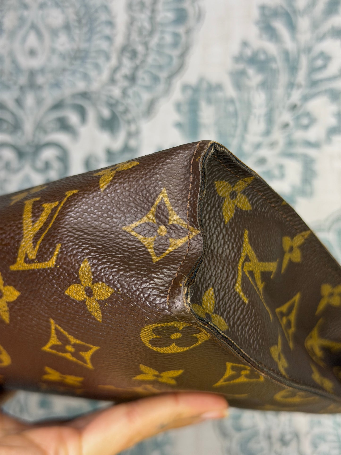 Louis Vuitton Monogram Toiletry 26