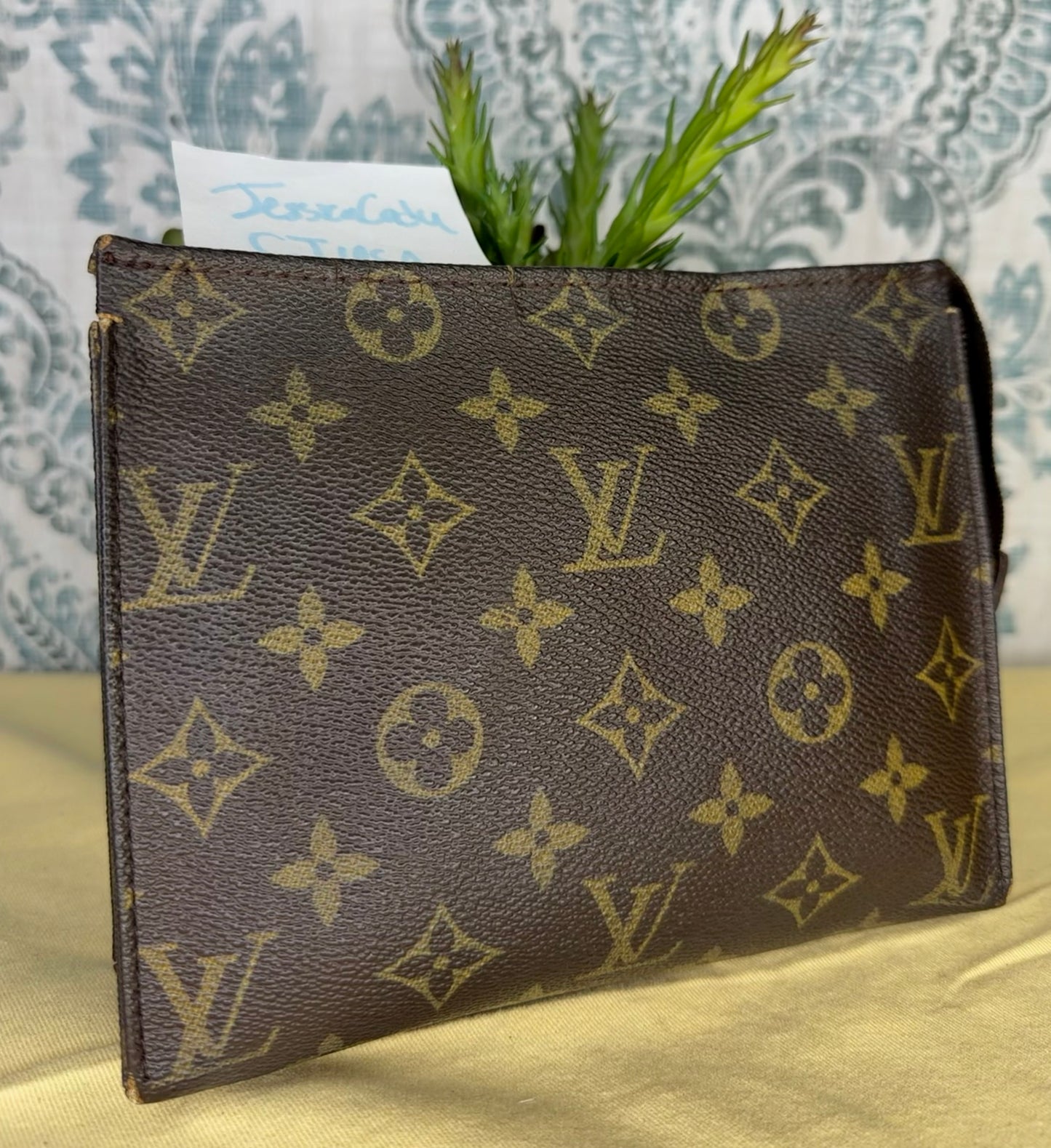 Louis Vuitton Toiletry 19