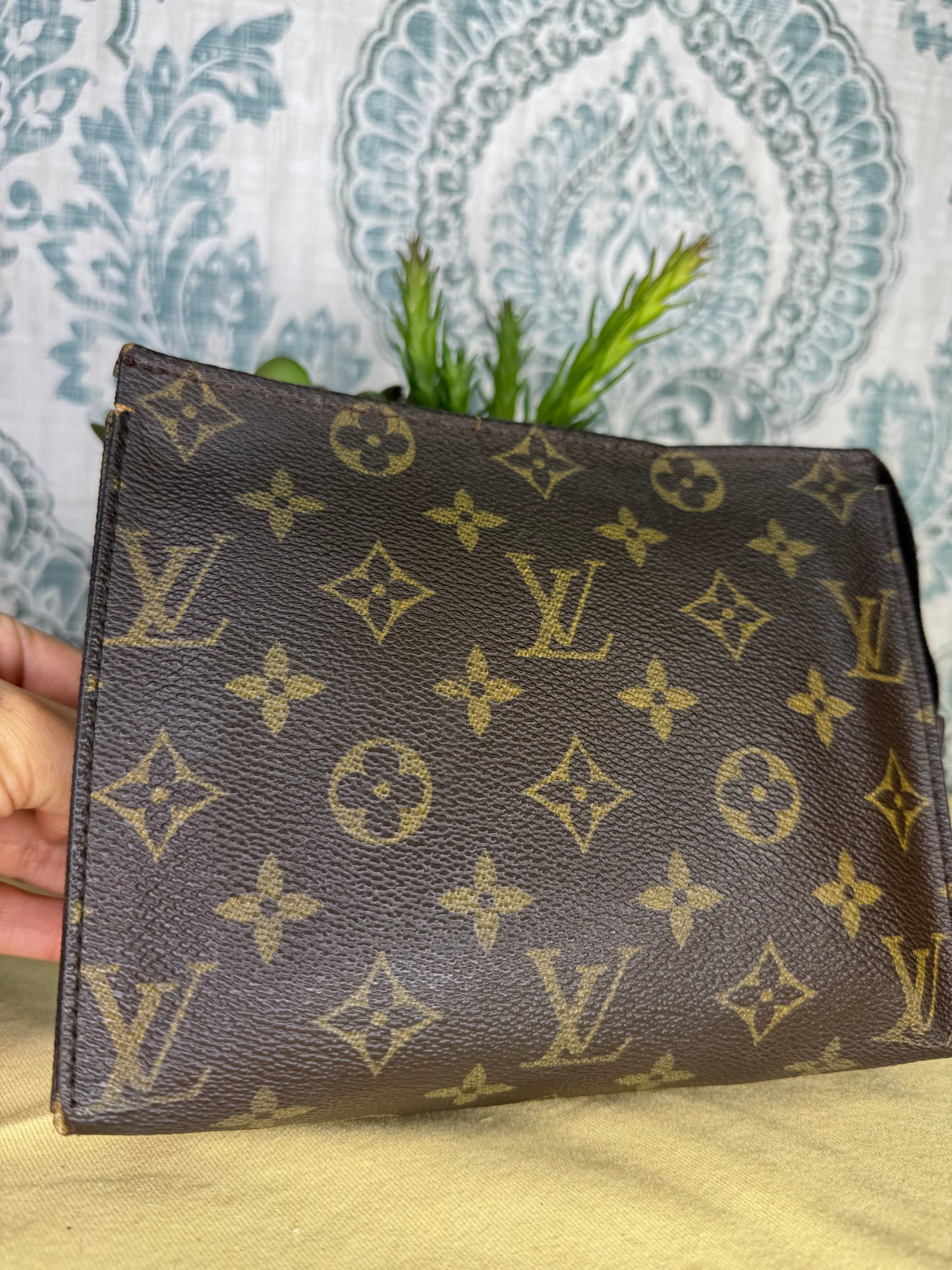 Louis Vuitton Toiletry 19