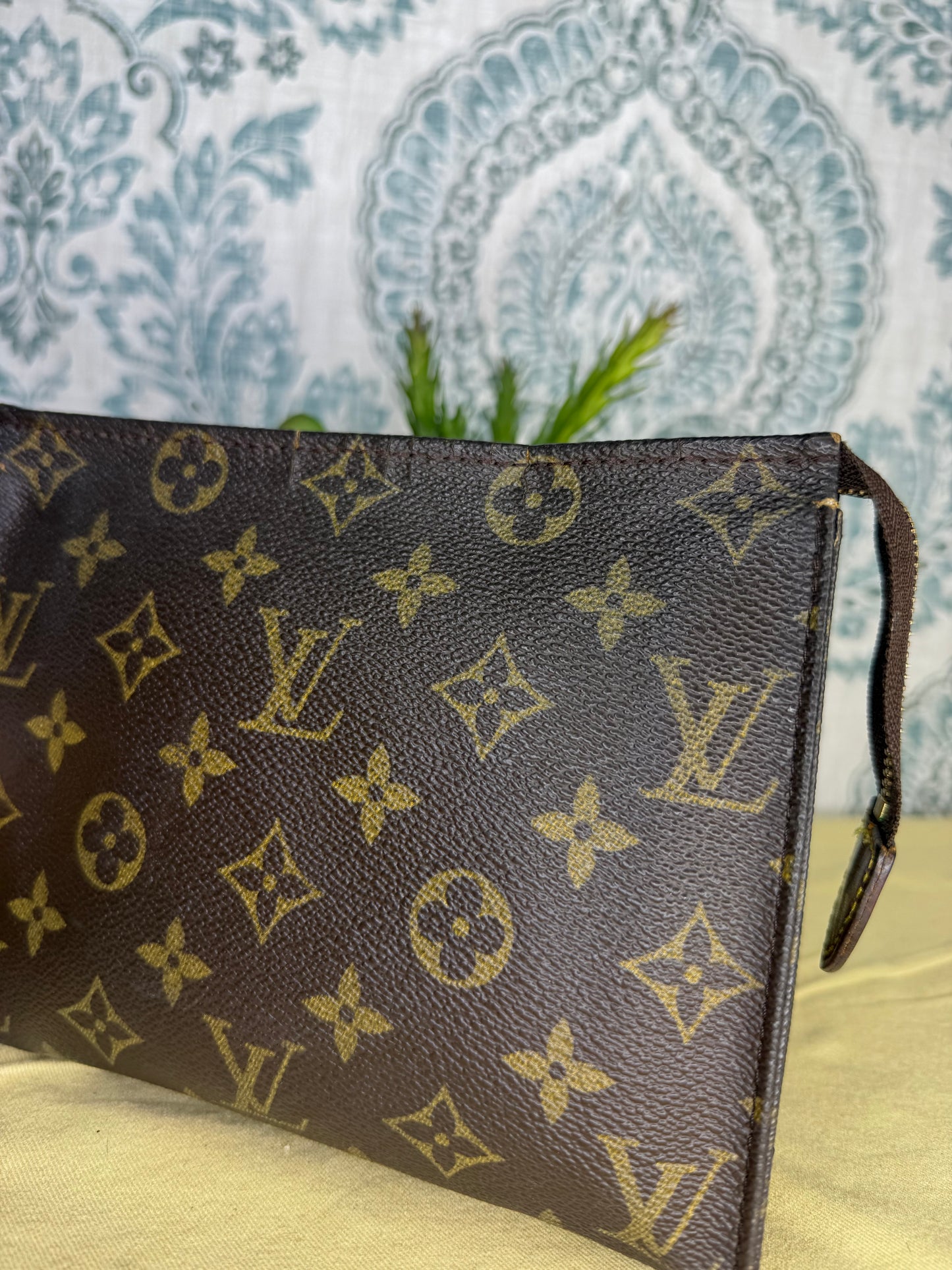 Louis Vuitton Toiletry 19