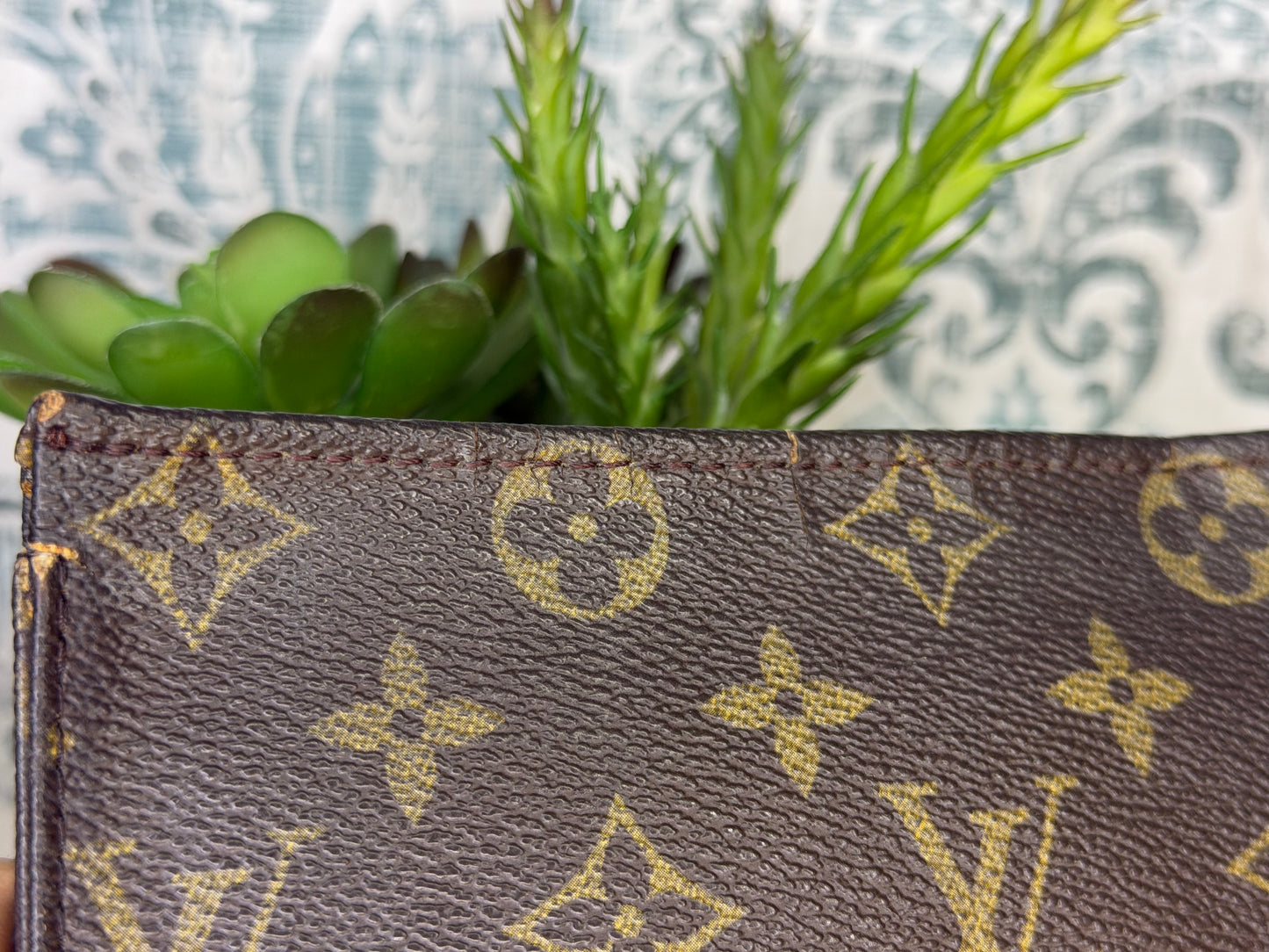 Louis Vuitton Toiletry 19