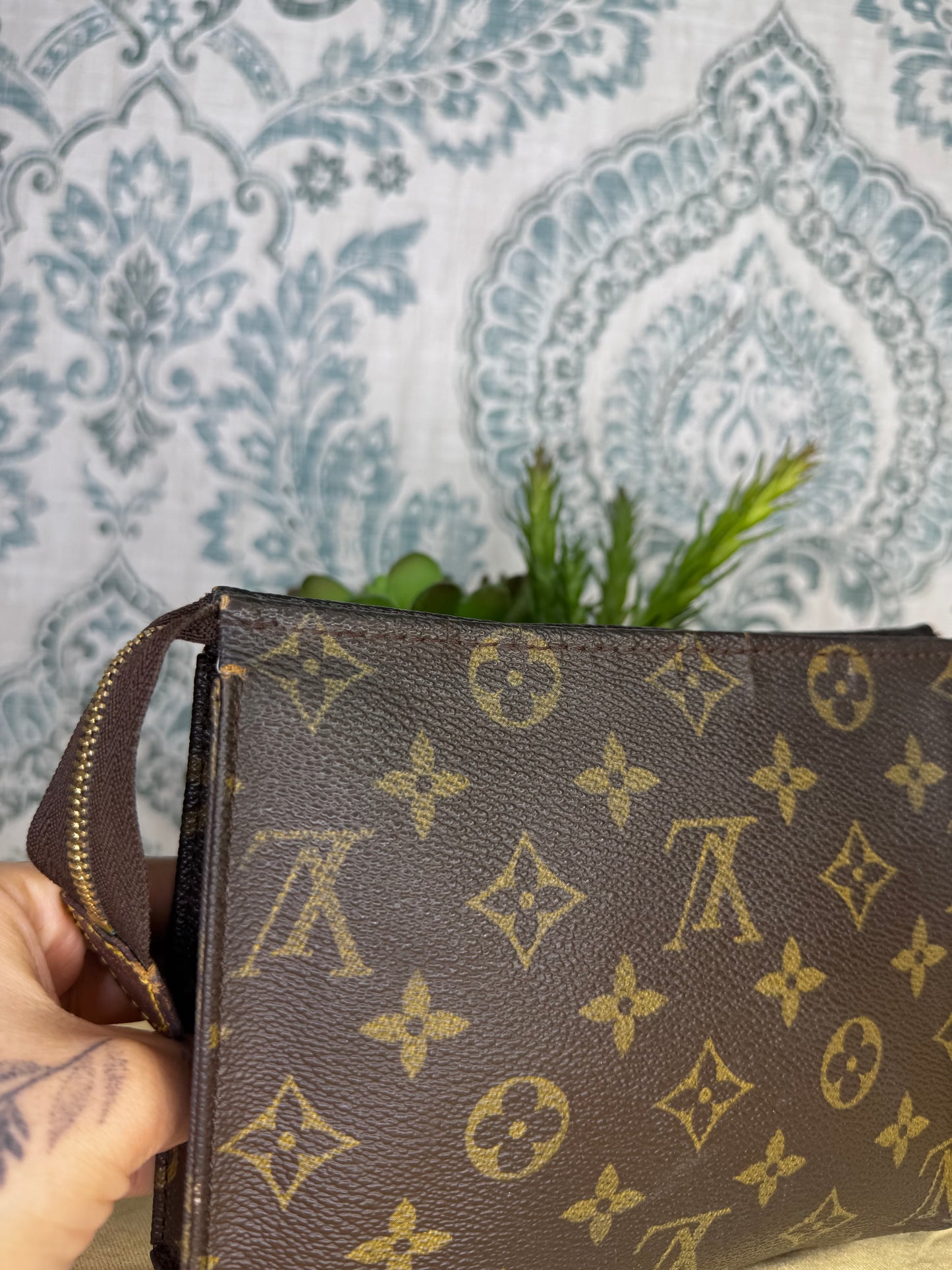 Louis Vuitton Toiletry 19