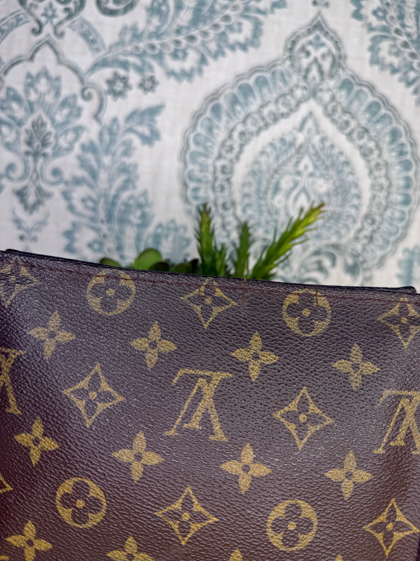 Louis Vuitton Toiletry 19