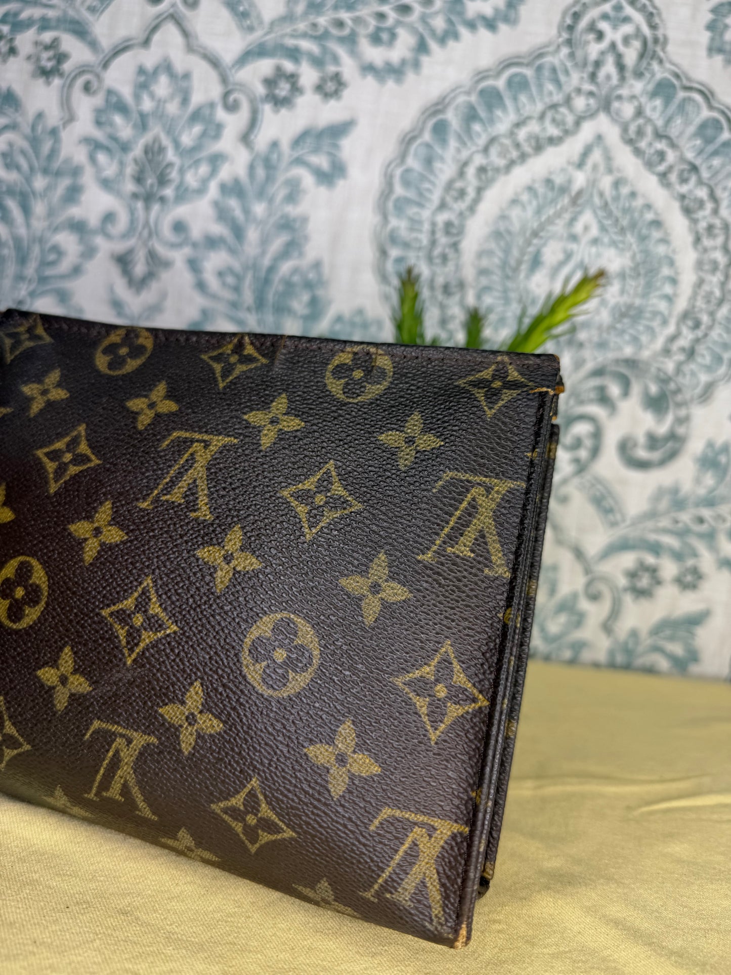 Louis Vuitton Toiletry 19