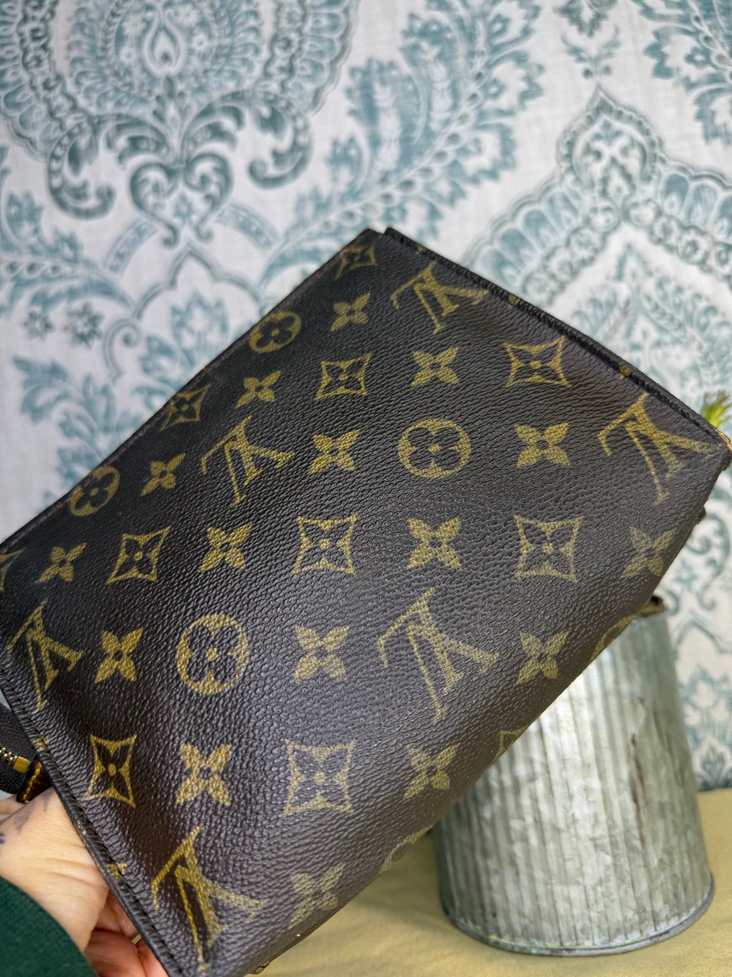 Louis Vuitton Toiletry 19