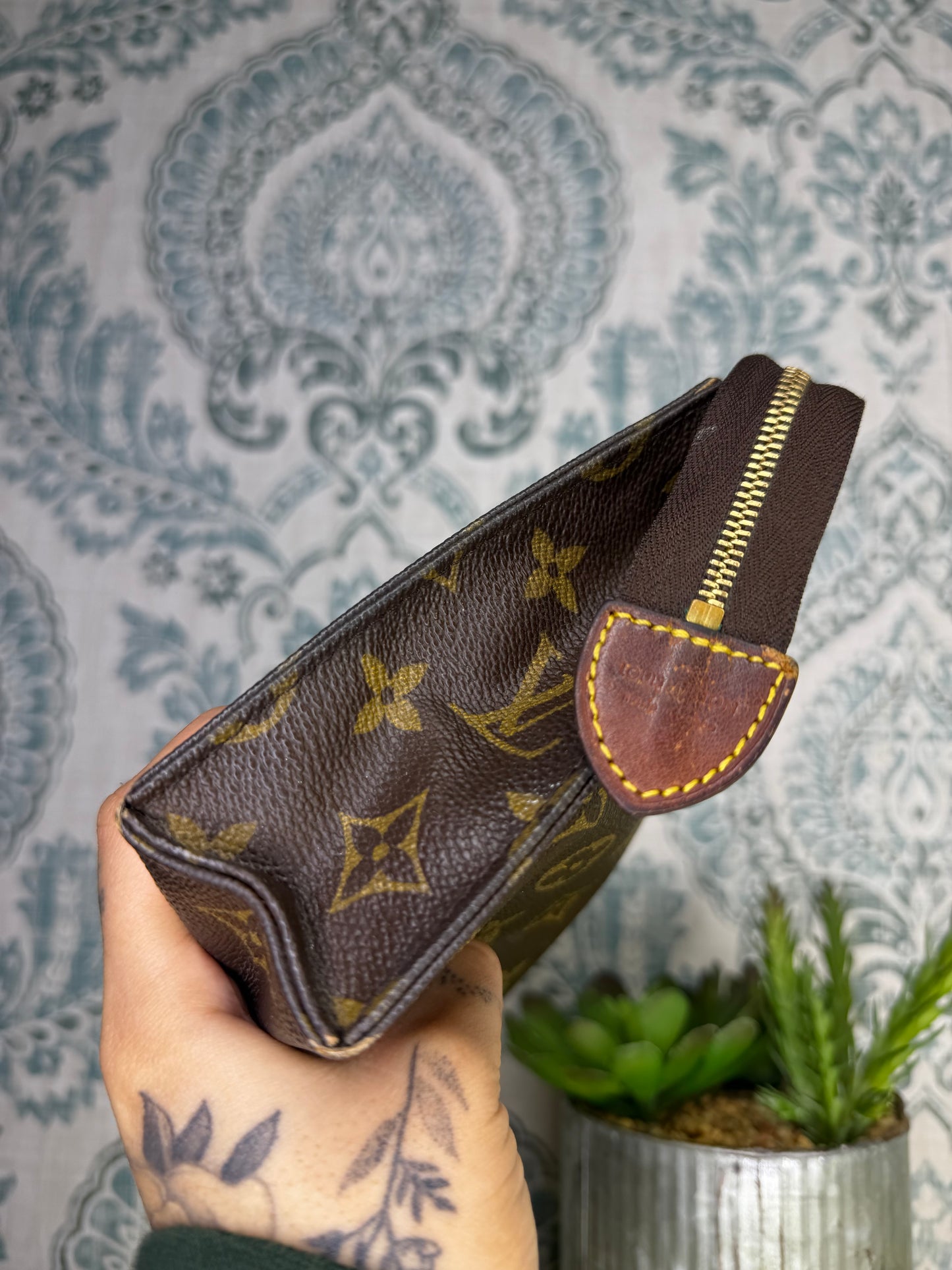 Louis Vuitton Toiletry 19