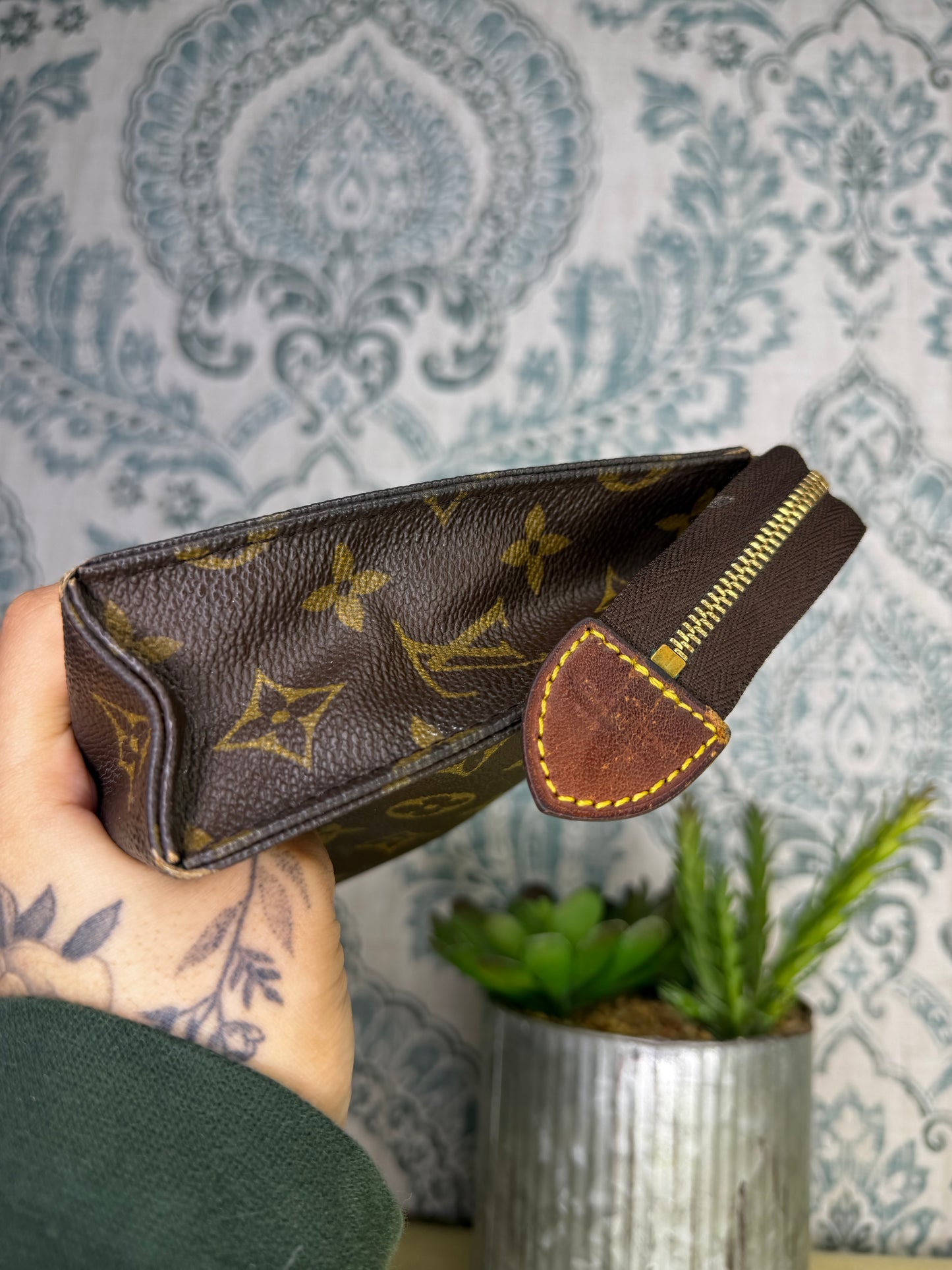 Louis Vuitton Toiletry 19