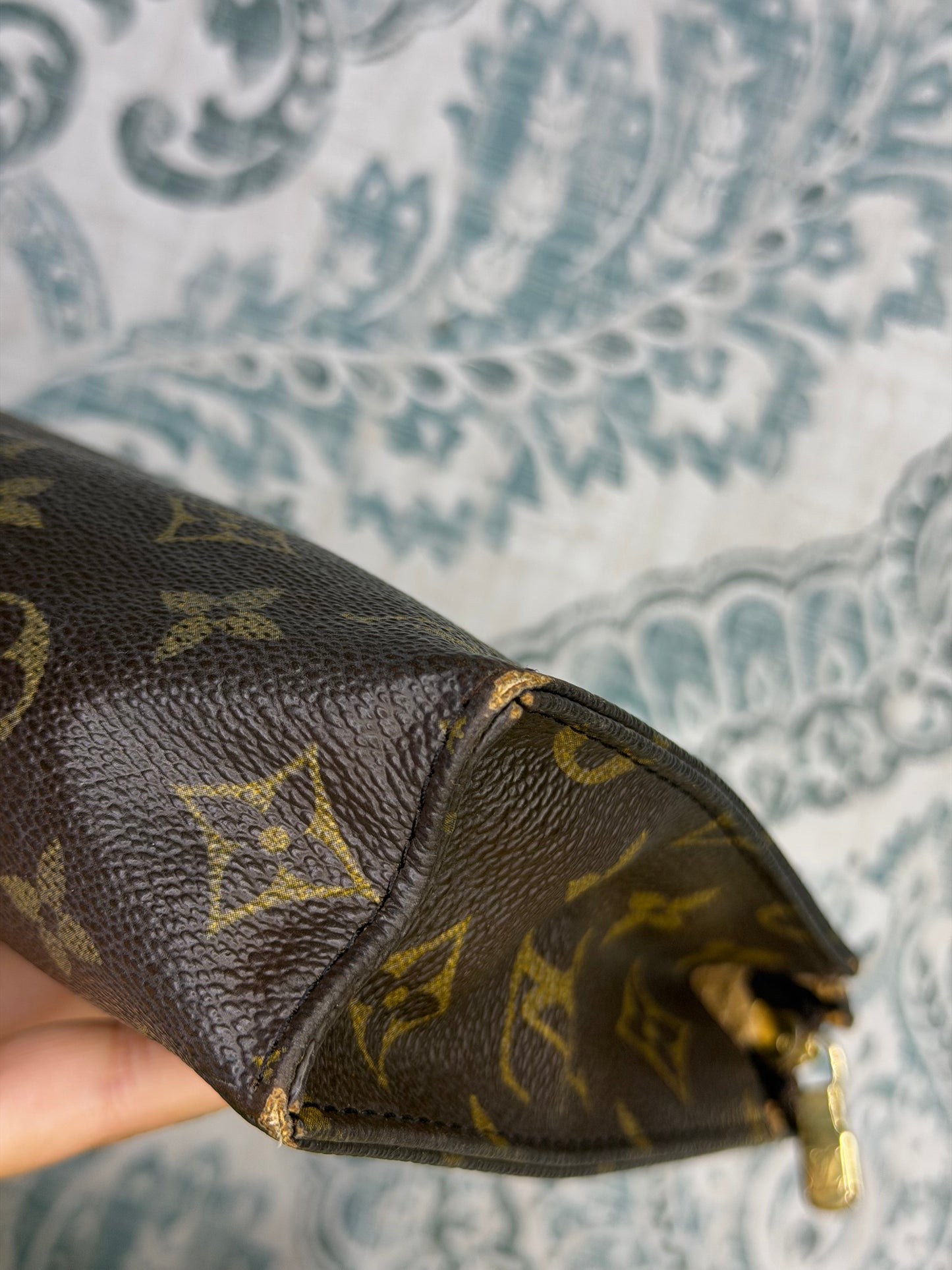 Louis Vuitton Toiletry 19