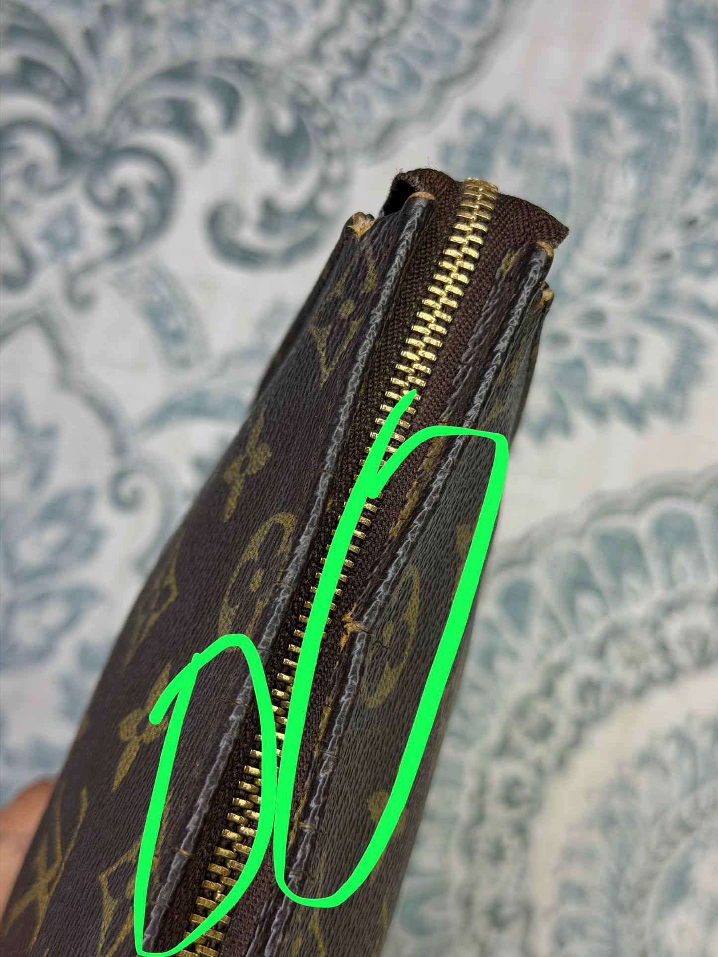 Louis Vuitton Toiletry 19