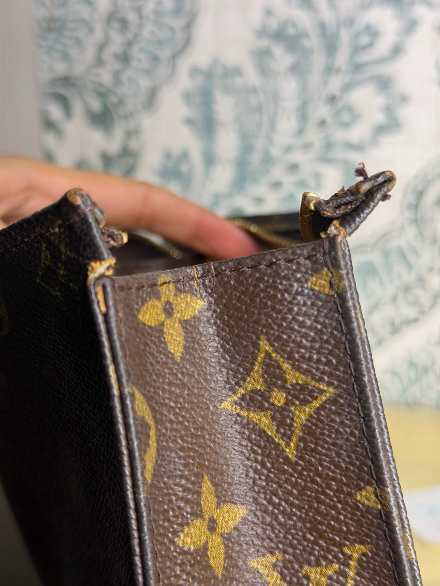 Louis Vuitton Toiletry 19