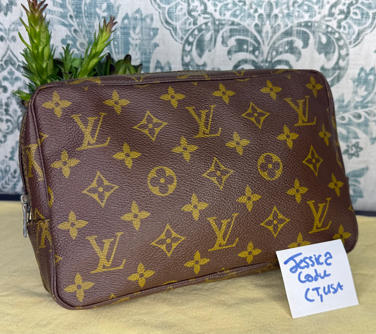 Louis Vuitton Trousse 23 (zipper tear)