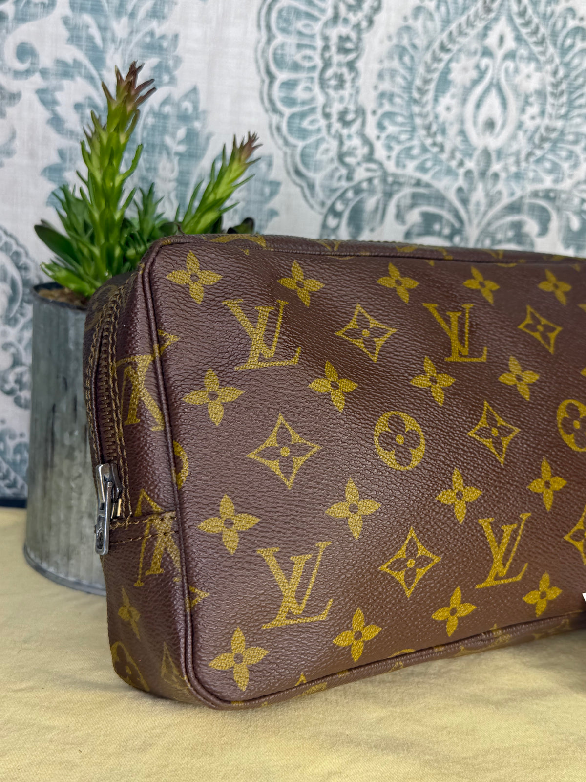 Louis Vuitton Trousse 23 (zipper tear)
