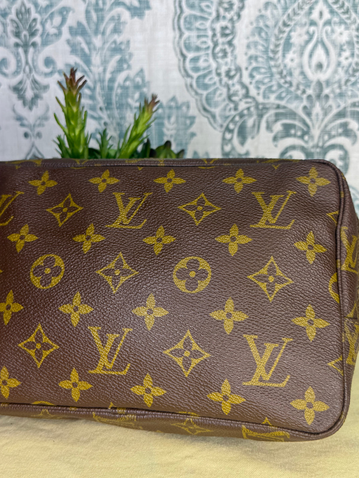 Louis Vuitton Trousse 23 (zipper tear)