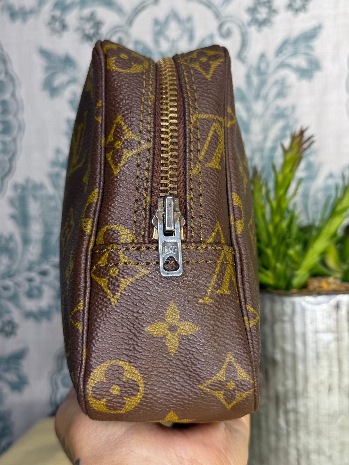 Louis Vuitton Trousse 23 (zipper tear)
