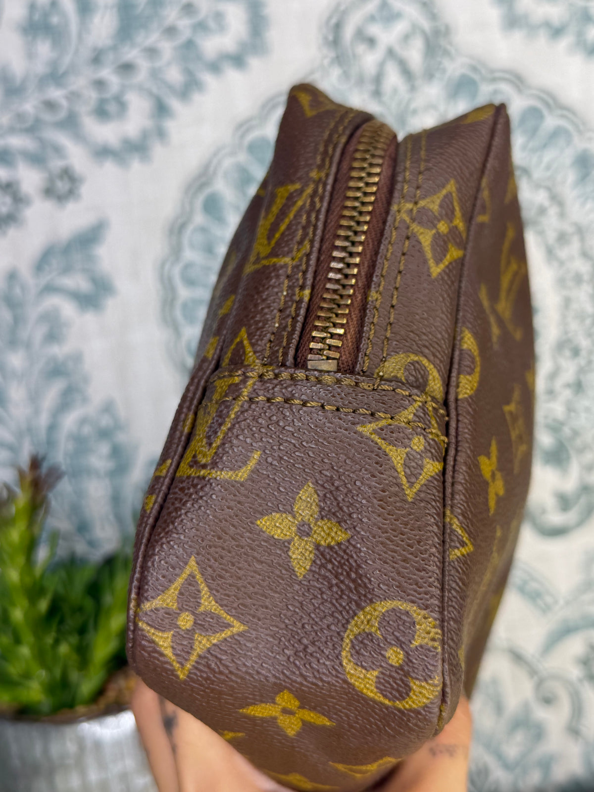 Louis Vuitton Trousse 23 (zipper tear)