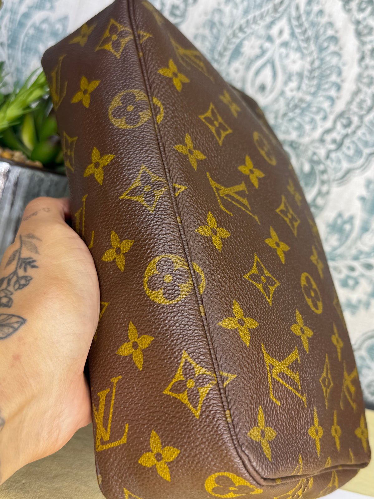 Louis Vuitton Trousse 23 (zipper tear)