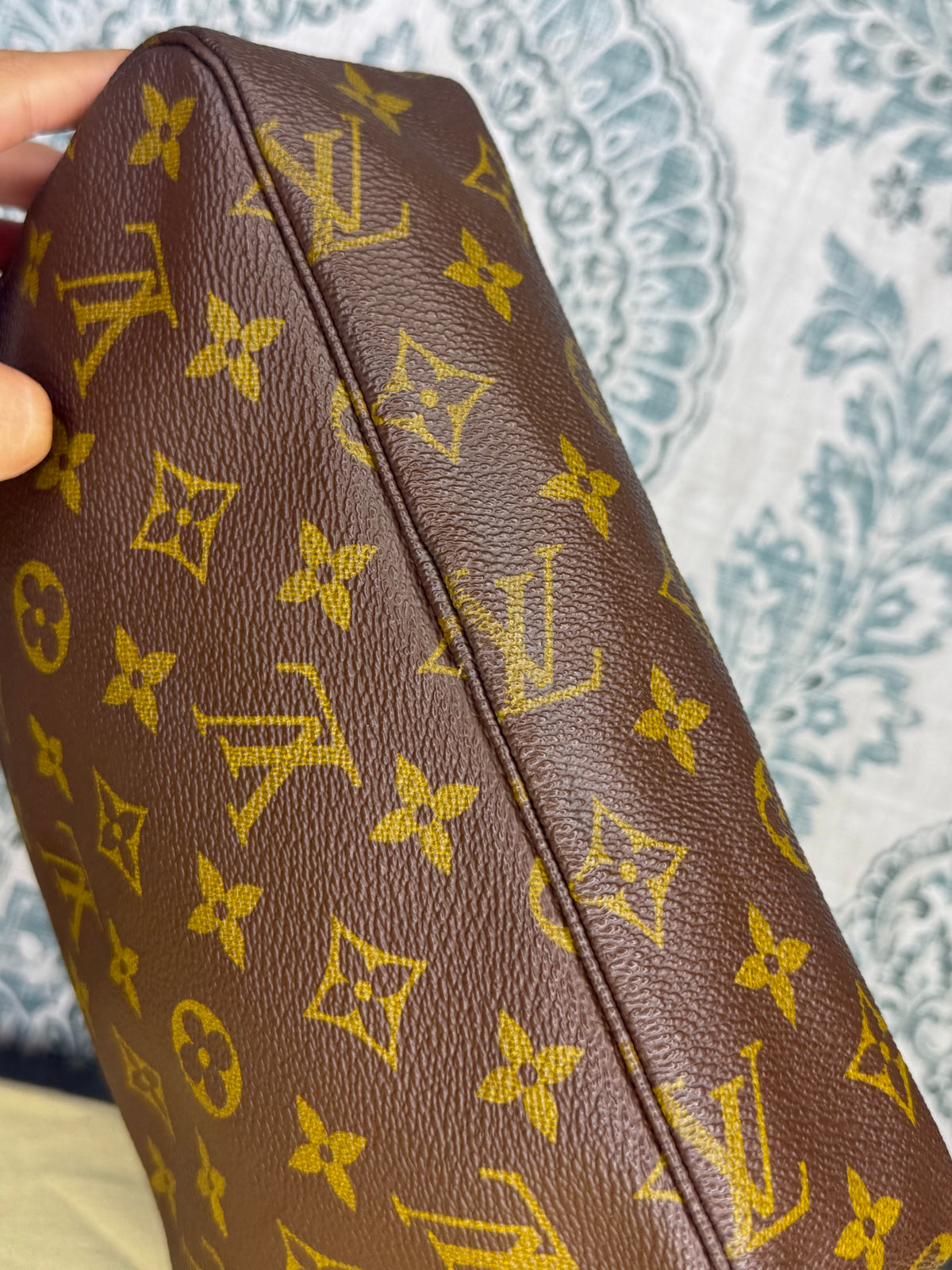Louis Vuitton Trousse 23 (zipper tear)