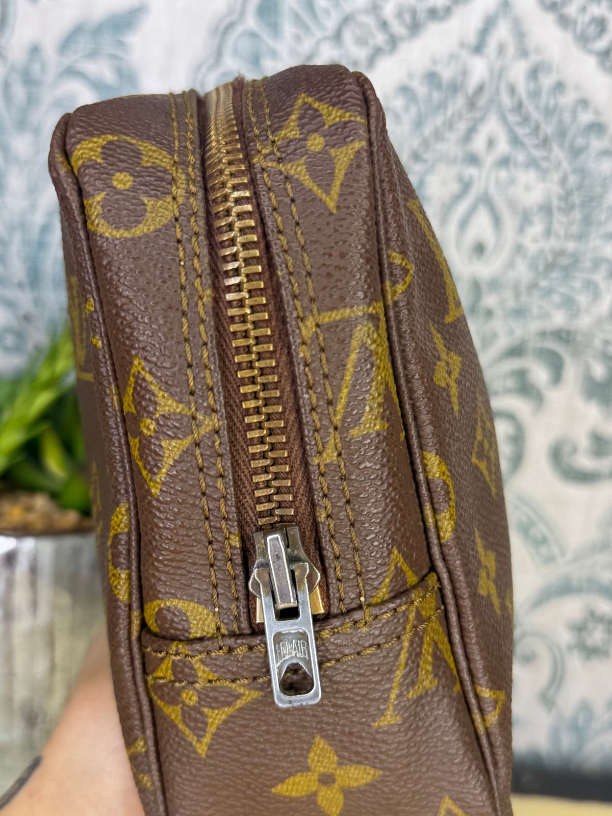 Louis Vuitton Trousse 23 (zipper tear)
