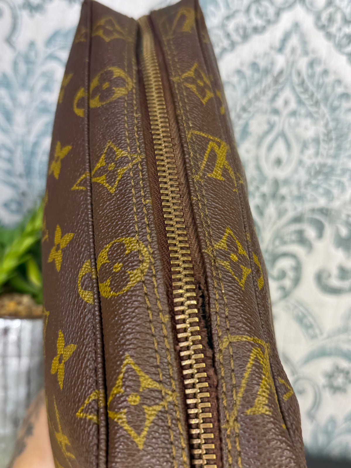 Louis Vuitton Trousse 23 (zipper tear)