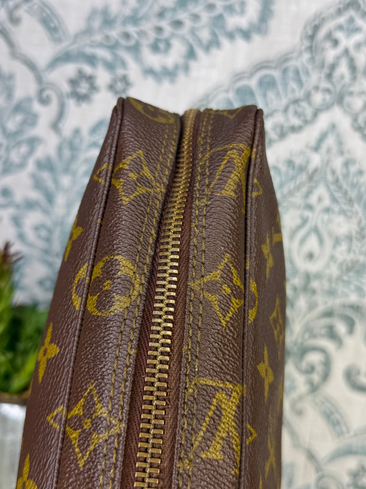 Louis Vuitton Trousse 23 (zipper tear)