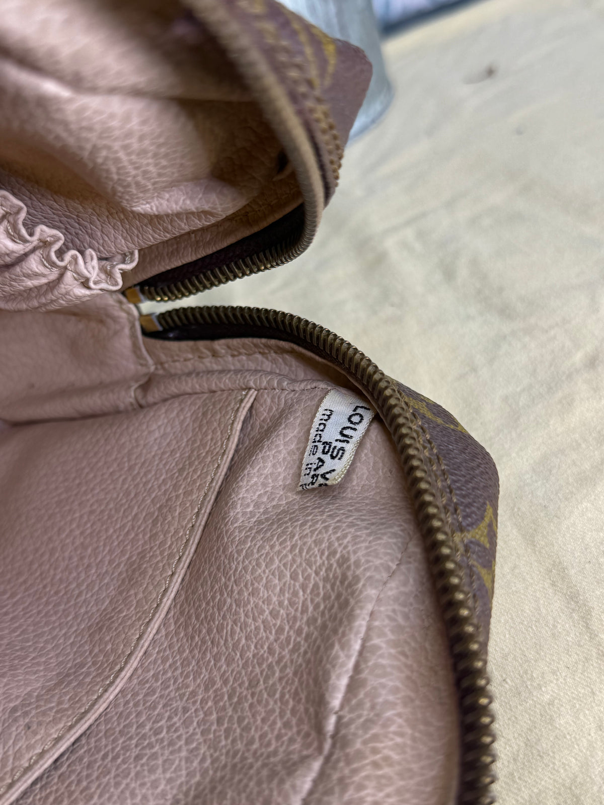 Louis Vuitton Trousse 23 (zipper tear)
