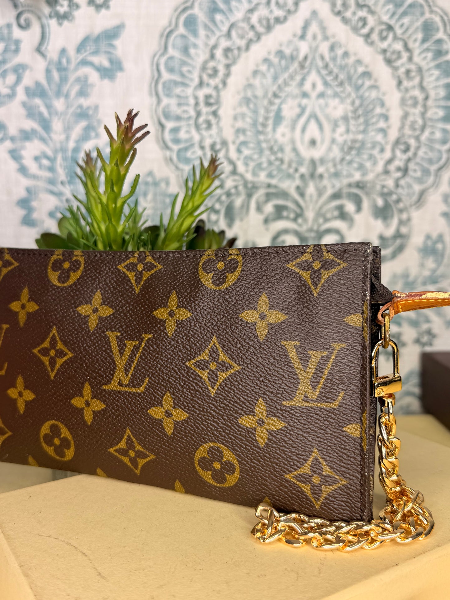 Louis Vuitton Monogram Bucket GM Pochette