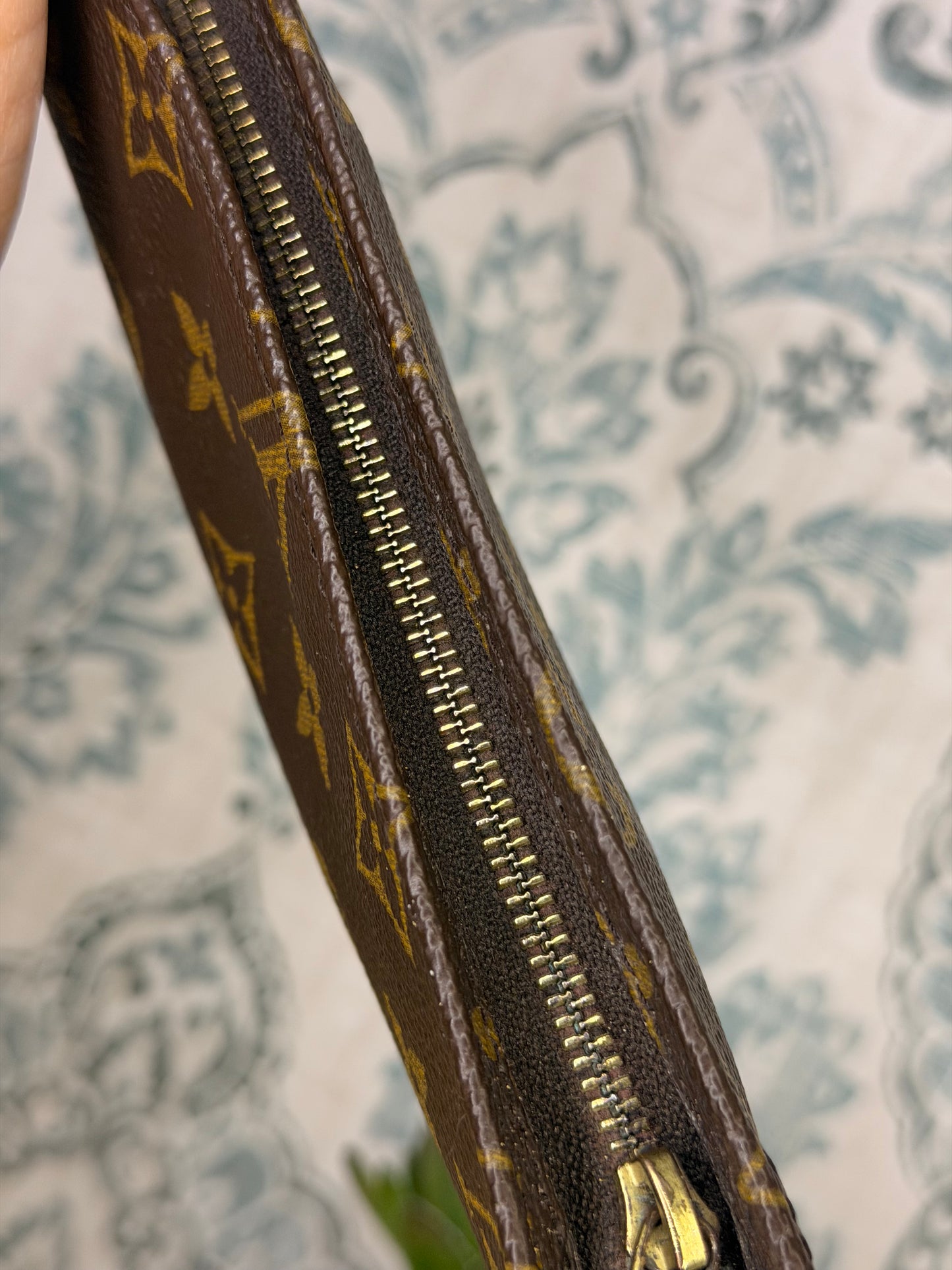 Louis Vuitton Monogram Bucket GM Pochette