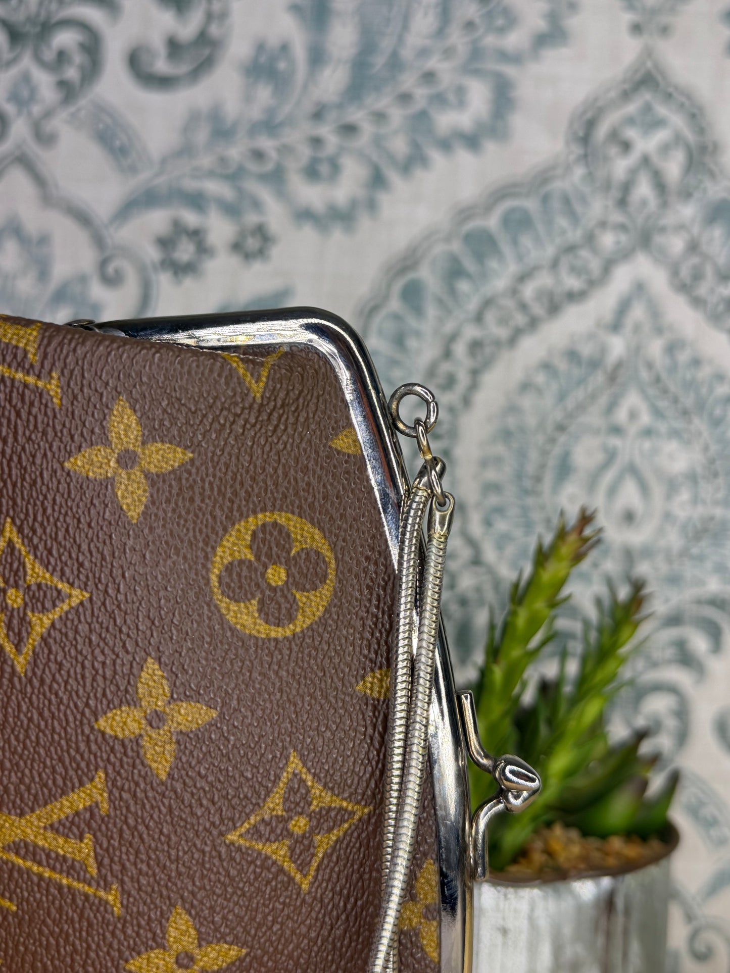 Louis Vuitton French Company Kisslock Pouch