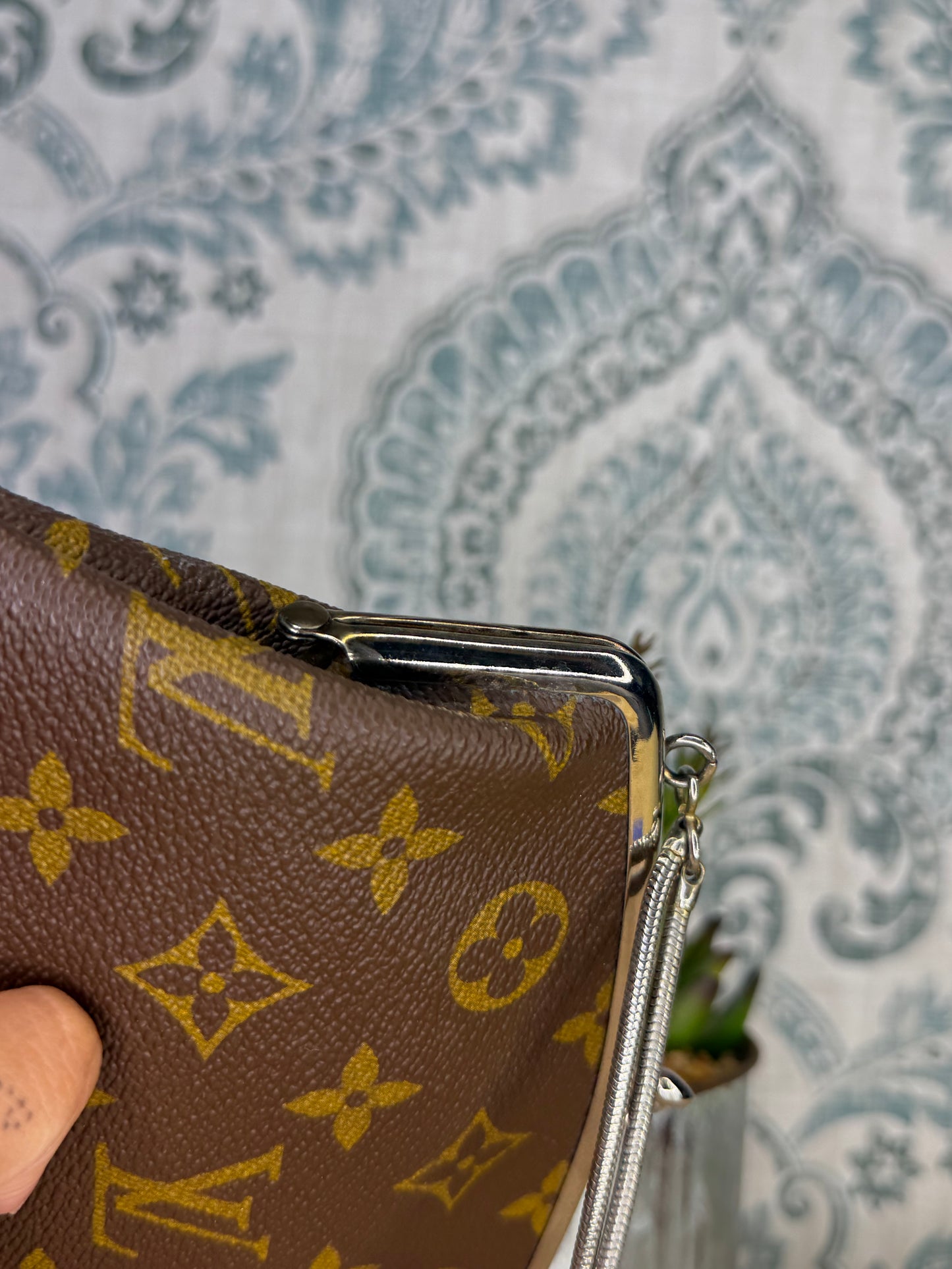 Louis Vuitton French Company Kisslock Pouch